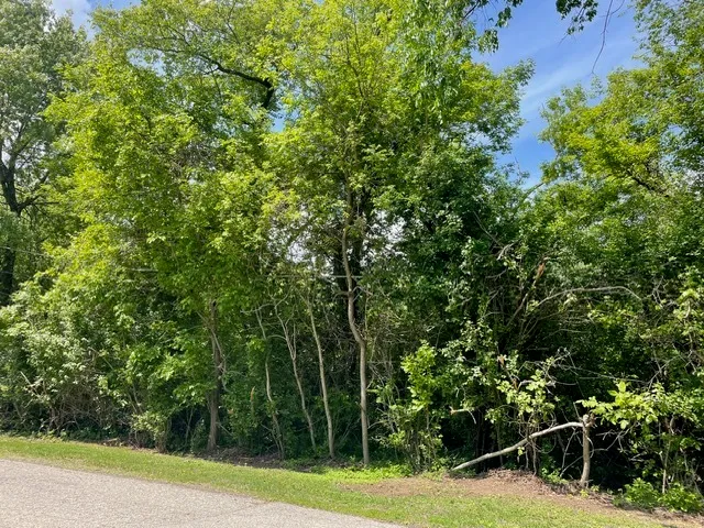 a view of a tennis court