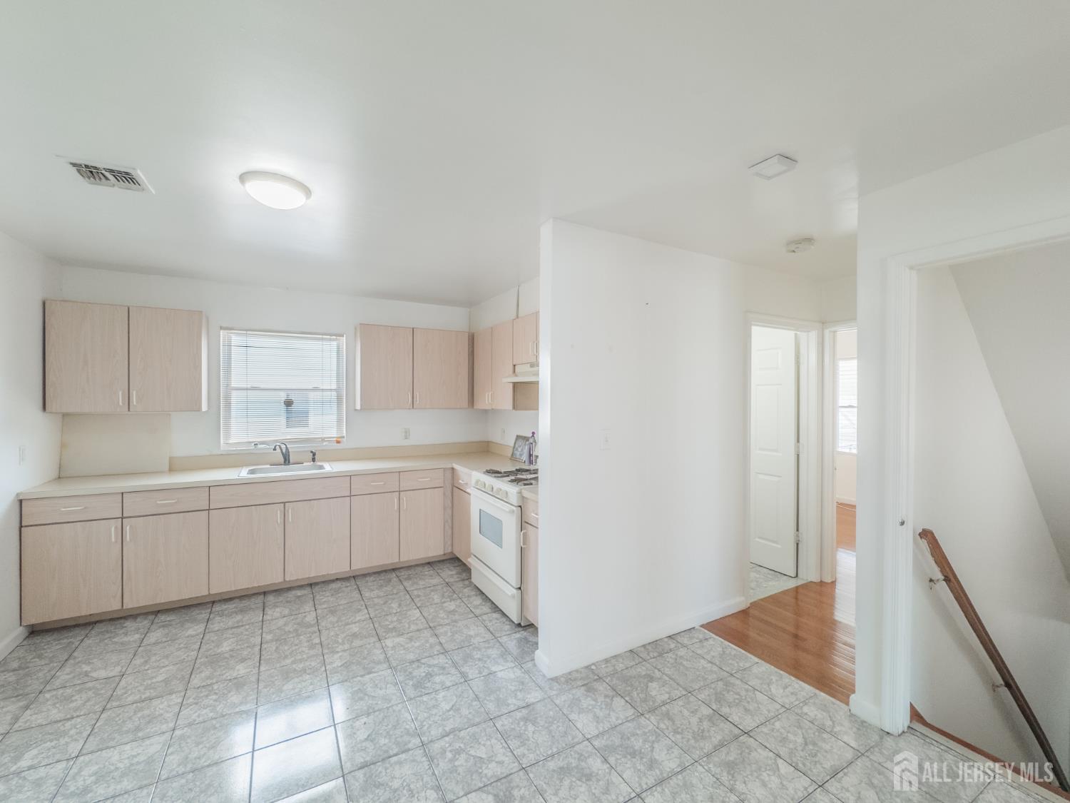 105 R Lowell Street Carteret, NJ 07008 - Photo 5 of 18