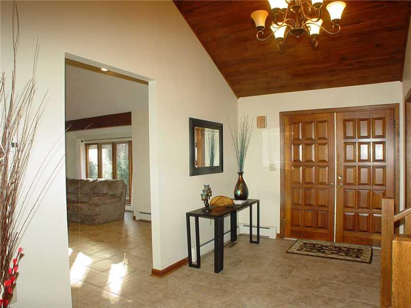 1535 Old State Road Gibsonia, PA 15044 - Photo 3 of 21 Entry/Foyer.