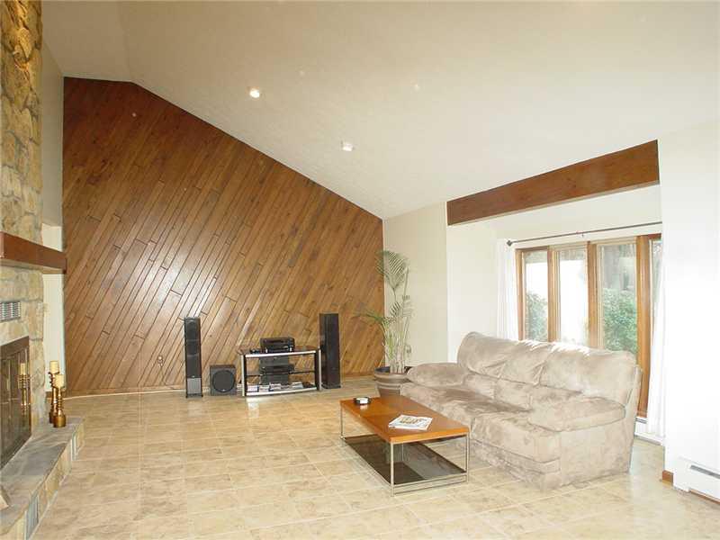 1535 Old State Road Gibsonia, PA 15044 - Photo 7 of 21 Family Room.