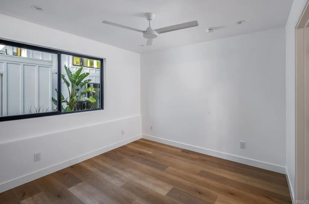 250 Hillcrest Drive Encinitas, CA 92024 - Photo 41 of 54 a view of empty room with window