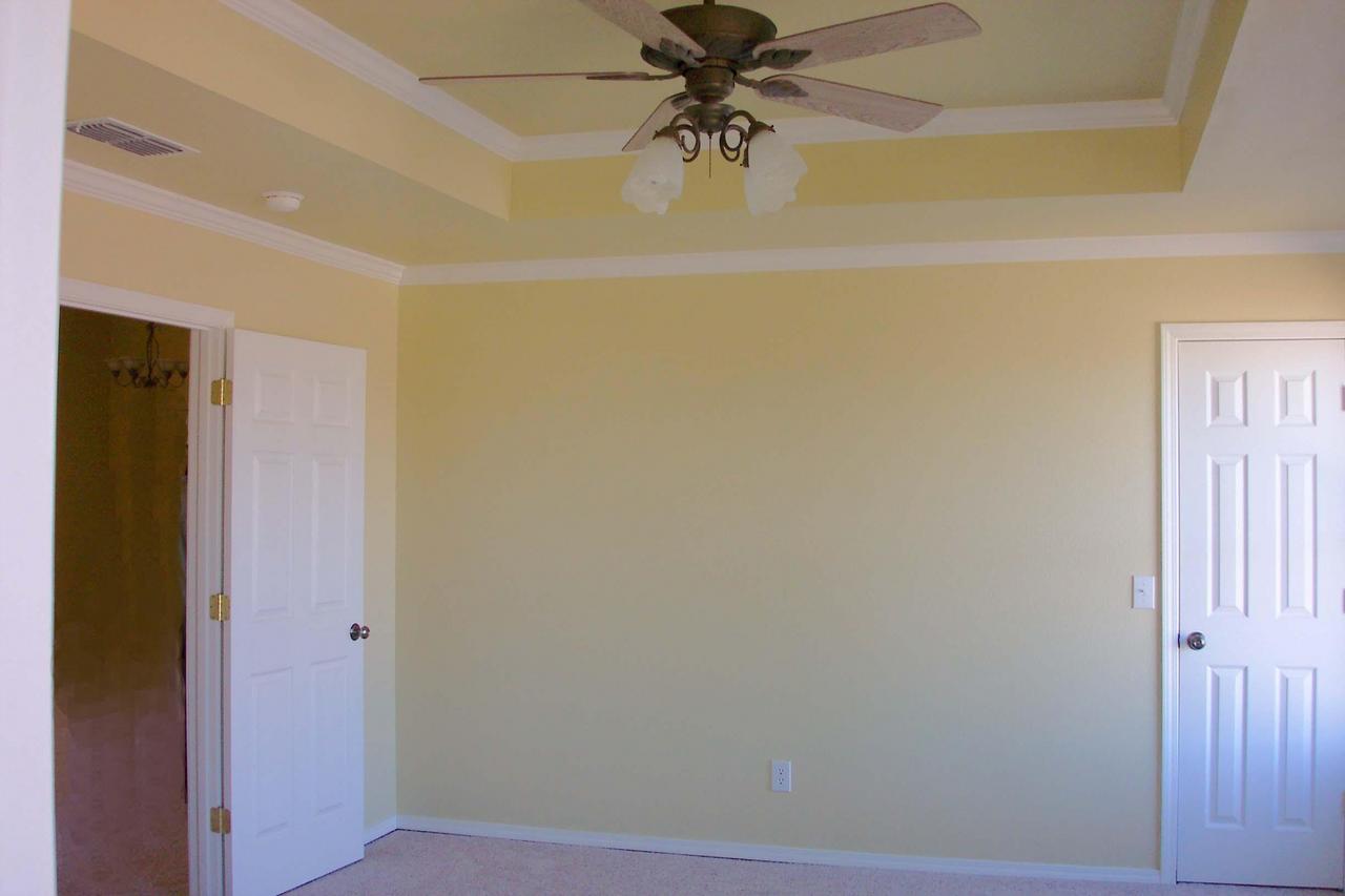 1024 Shasta Drive Amarillo, TX 79110 - Photo 2 of 5 a view of a livingroom with a ceiling fan