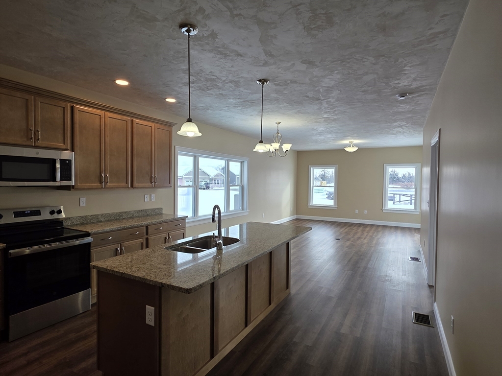 208 Integrity Drive, Unit 85 Rutland, MA 01543 - Photo 5 of 8