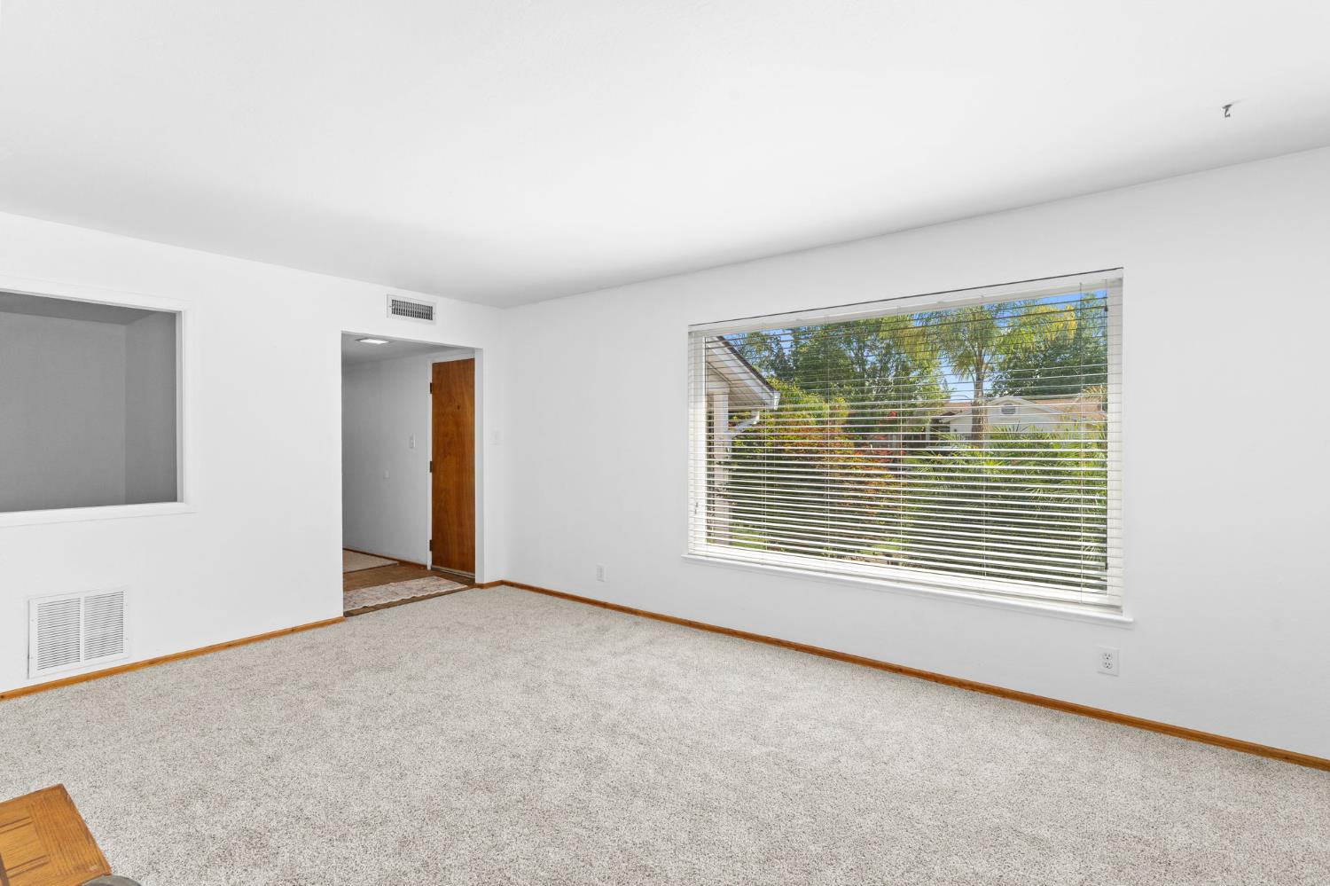 3517 Ronk Way Sacramento, CA 95821 - Photo 5 of 48