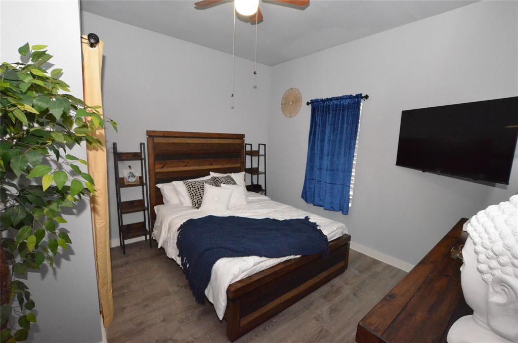 702 North Tennessee Street McKinney, TX 75069 - Photo 5 of 10 a bedroom with a bed and a potted plant