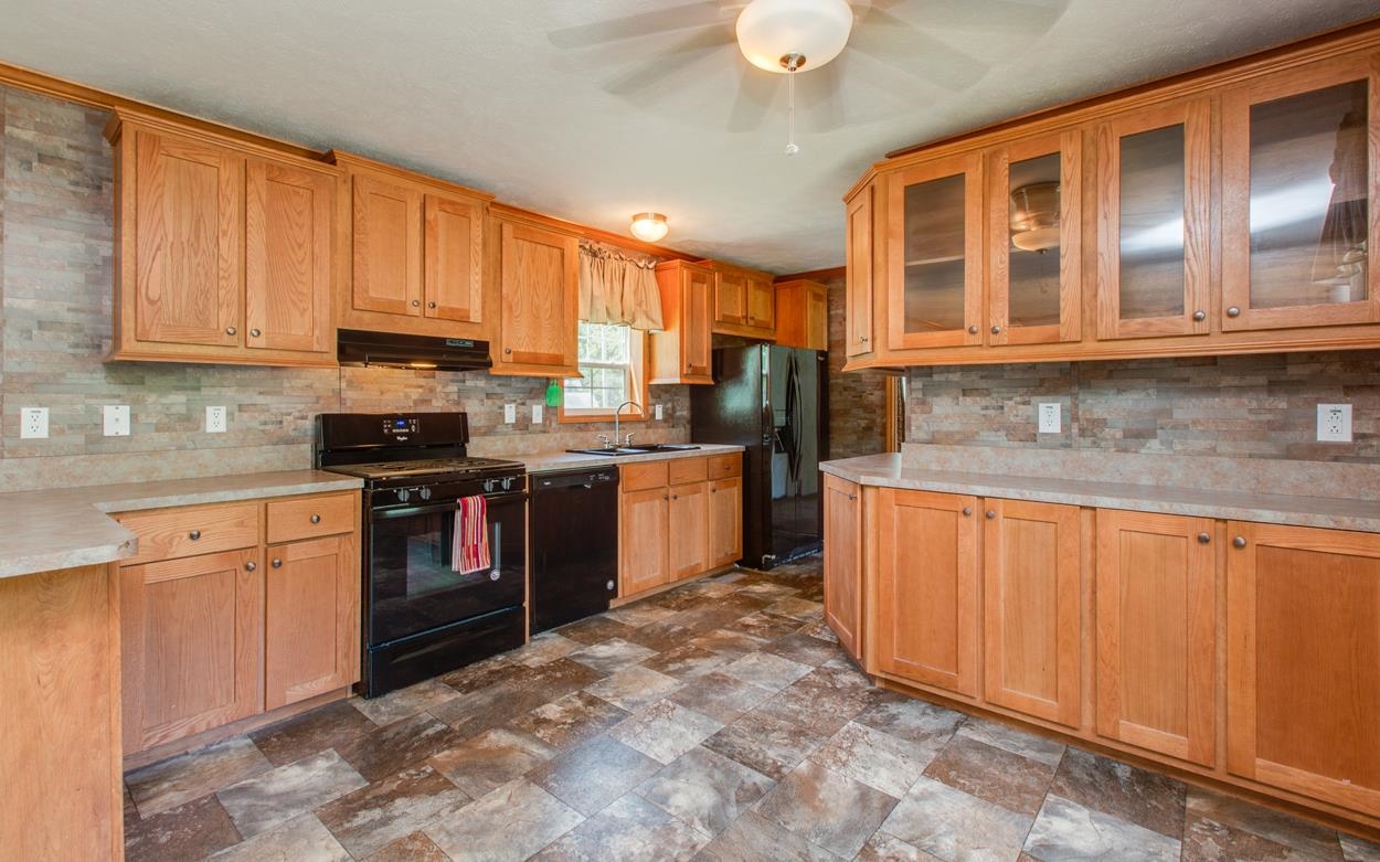 6 Gamache Road Derry, NH 03038 - Photo 4 of 40