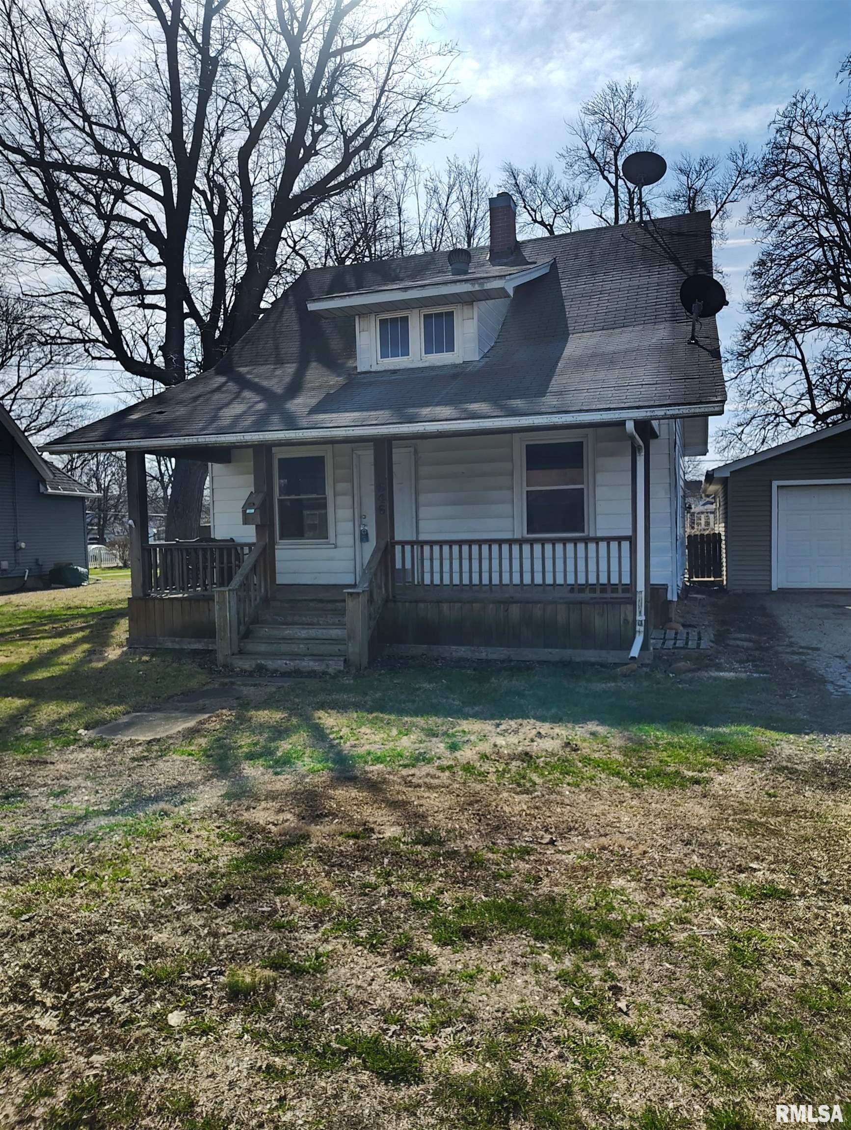 646 East Locust Street Canton, IL 61520 - Photo 2 of 15