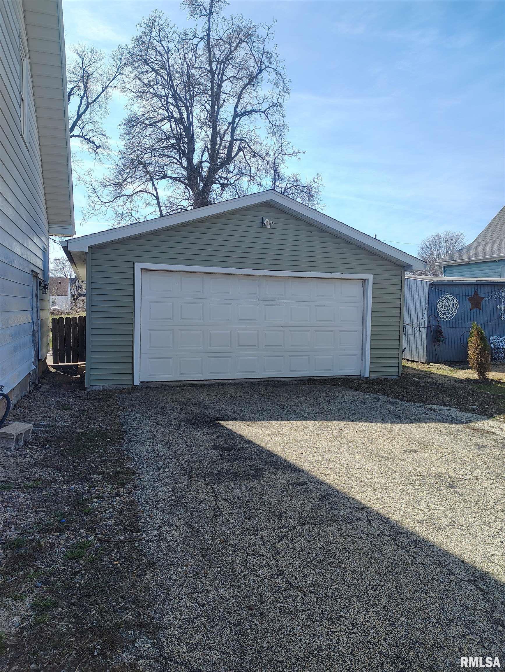 646 East Locust Street Canton, IL 61520 - Photo 3 of 15