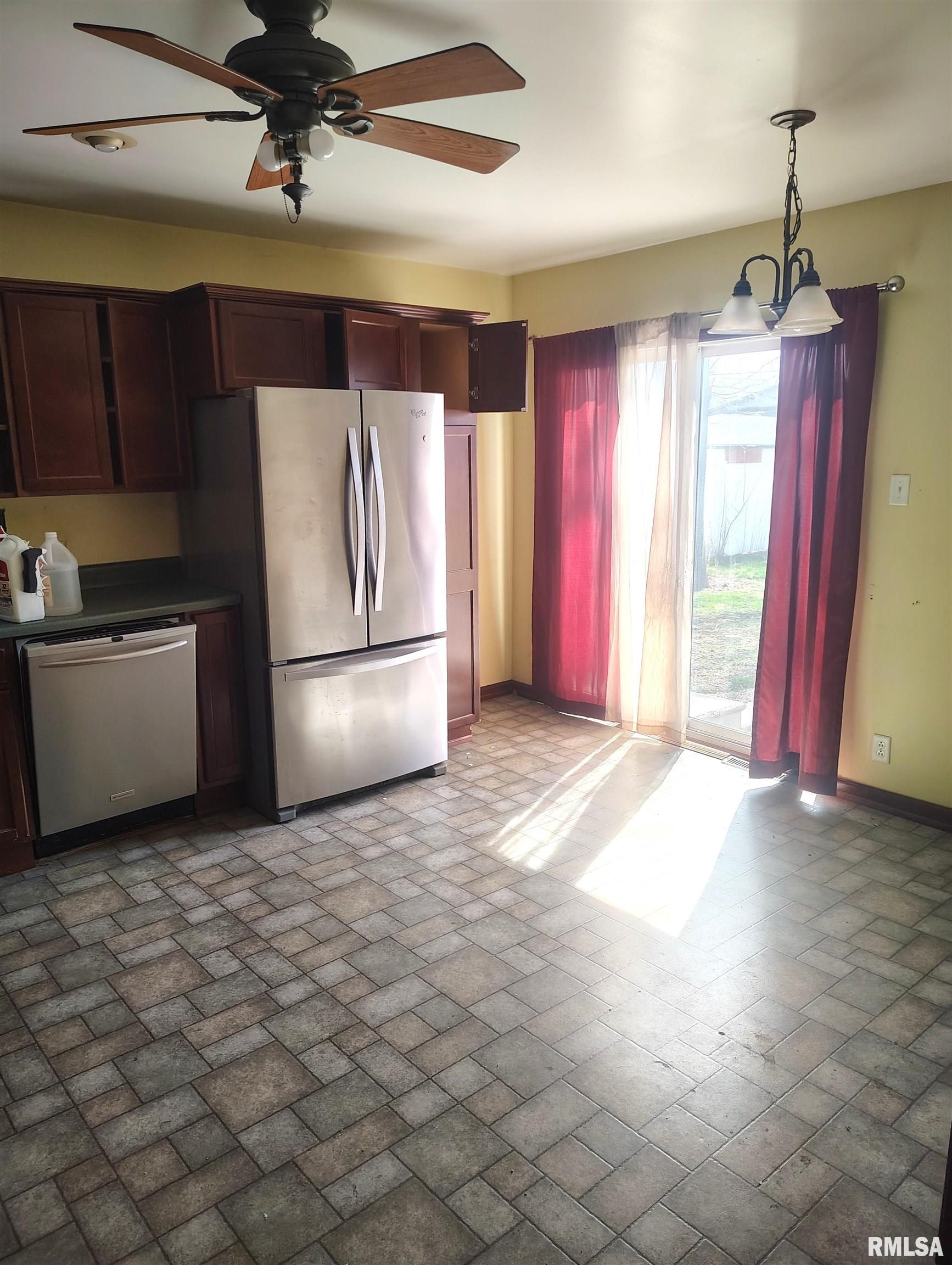 646 East Locust Street Canton, IL 61520 - Photo 6 of 15