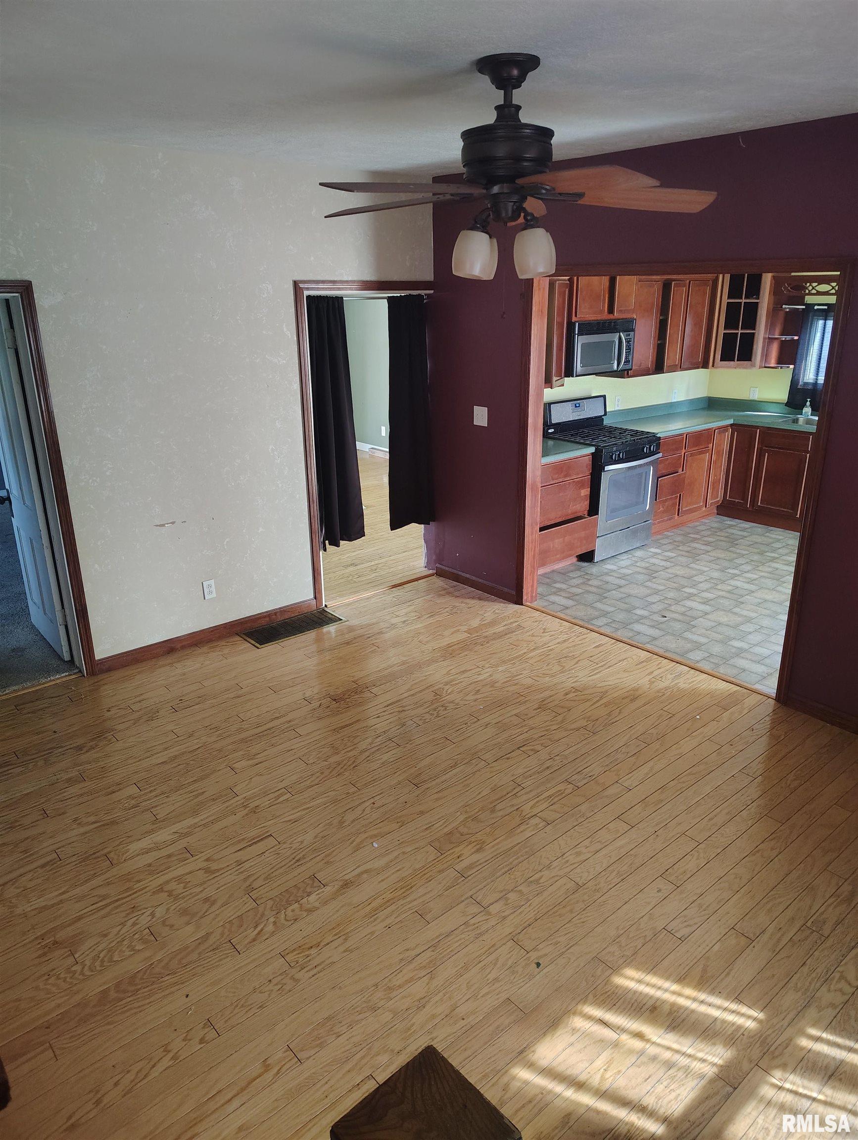 646 East Locust Street Canton, IL 61520 - Photo 8 of 17
