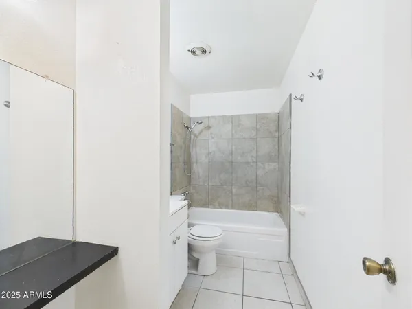 $1,250 | 3027 North 37th Street, Unit 5, Phoenix, AZ 85018