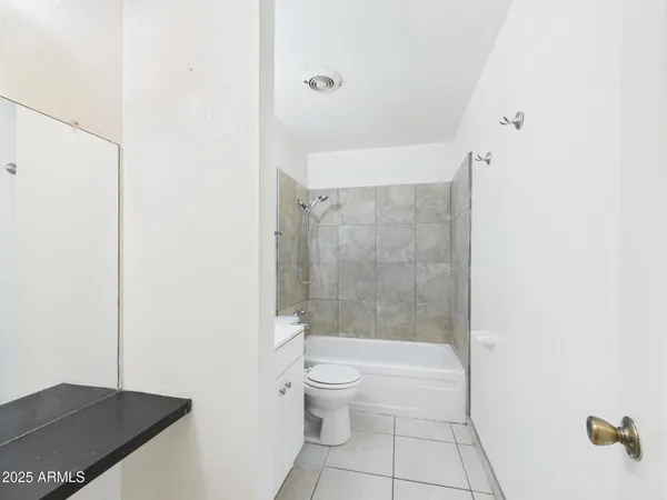 $1,250 | 3027 North 37th Street, Unit 5, Phoenix, AZ 85018