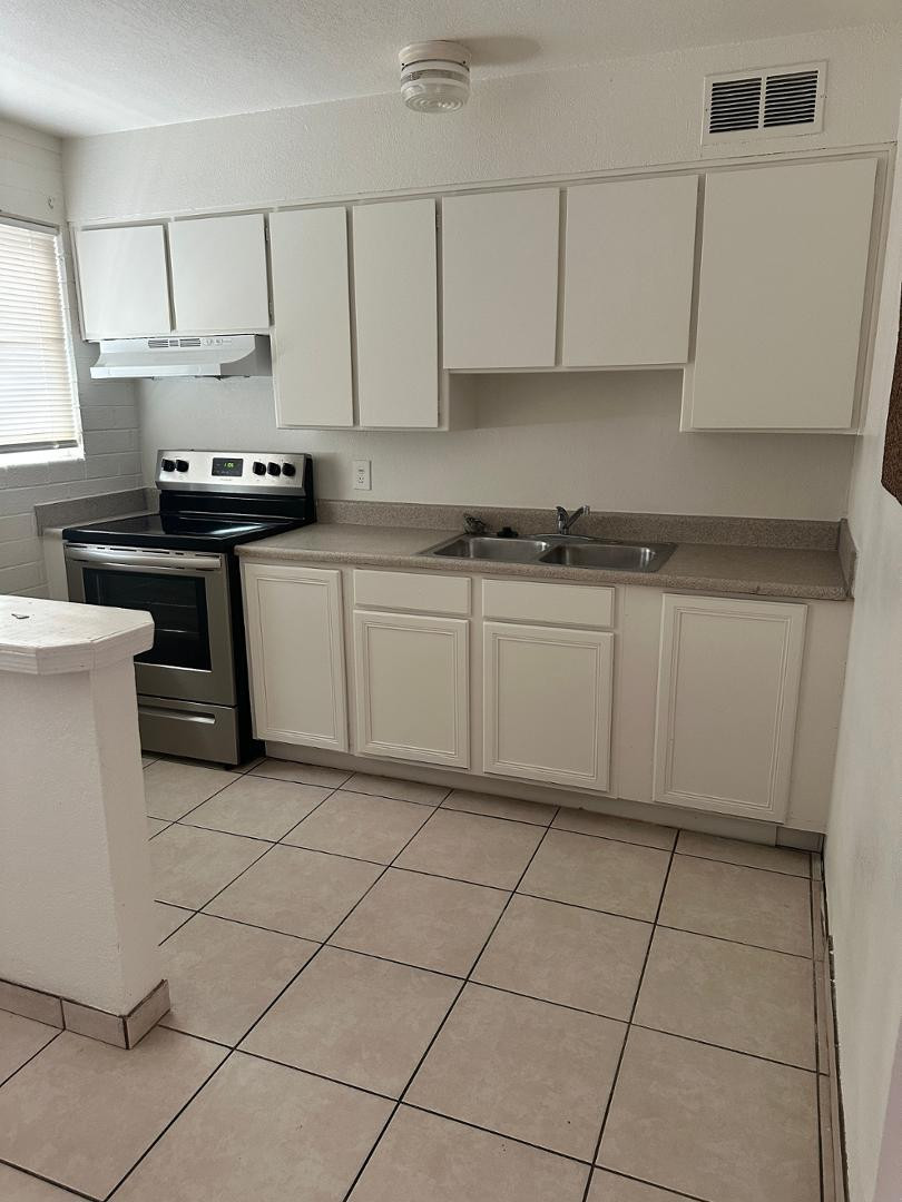 3027 North 37th Street, Unit 5 Phoenix, AZ 85018 - Photo 6 of 8 Photo #6