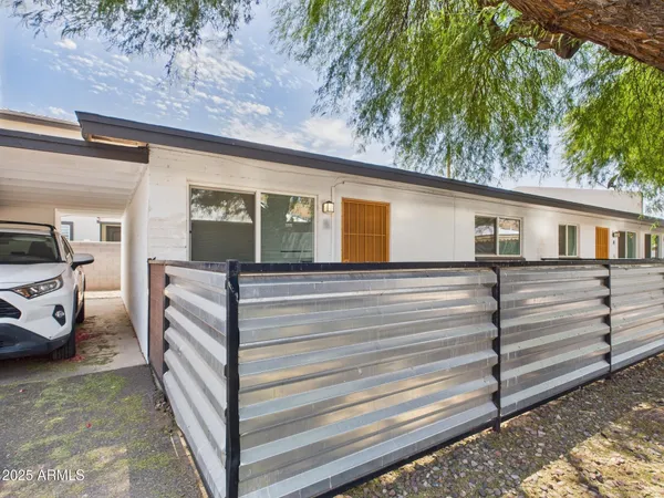 $1,250 | 3027 North 37th Street, Unit 5, Phoenix, AZ 85018