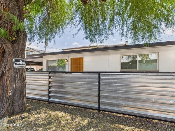 $1,250 | 3027 North 37th Street, Unit 5, Phoenix, AZ 85018