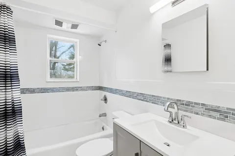$1,695,000 | 12 Furness Road, Montauk, NY 11954