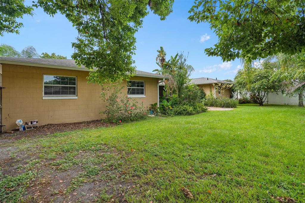 744 Cornwall Road Winter Park, FL 32792 - Photo 31 of 57 a view of a backyard with plants and large trees