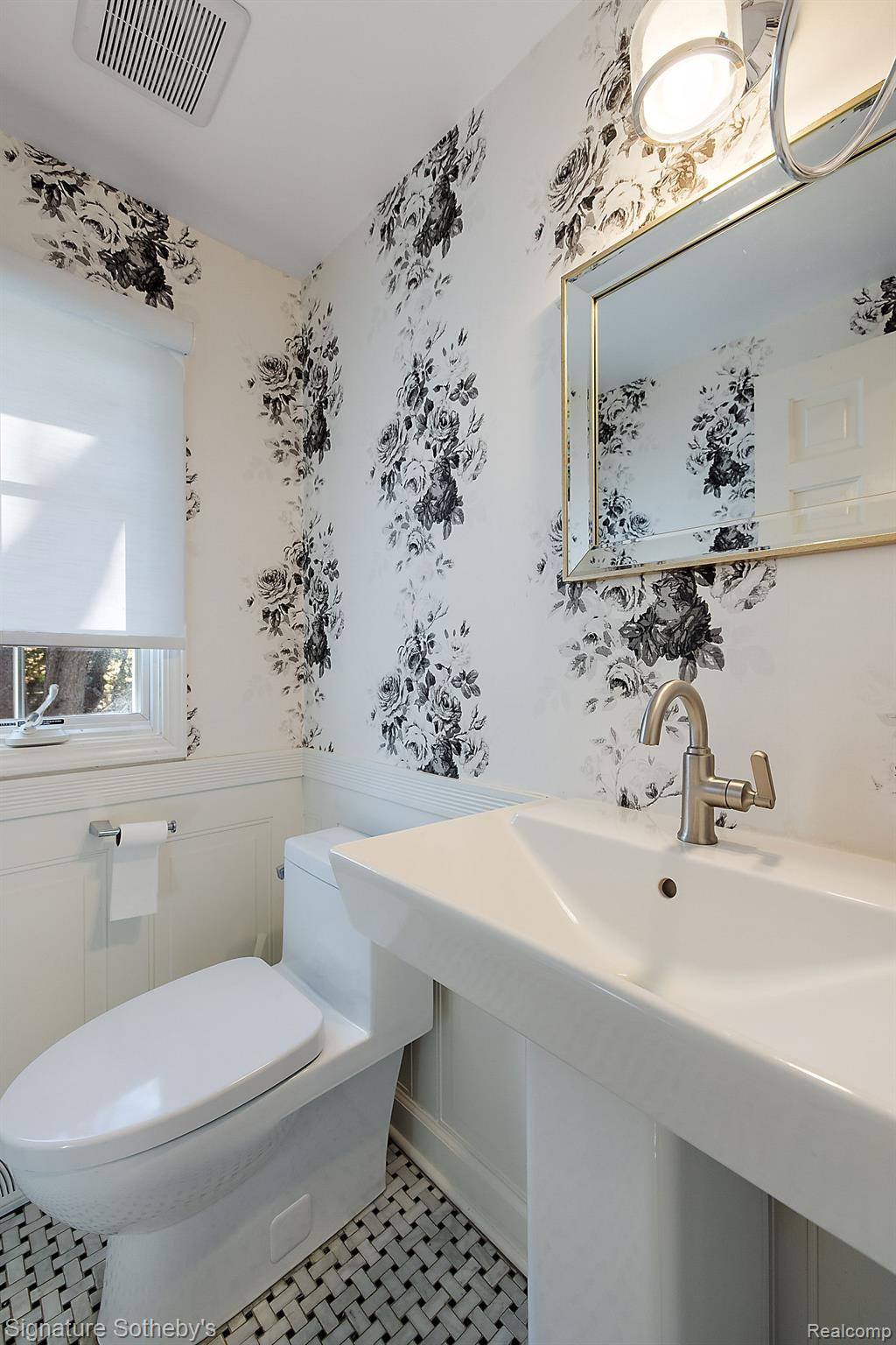 26125 Woodlore Road Franklin, MI 48025 - Photo 17 of 32 Gallery Image 17