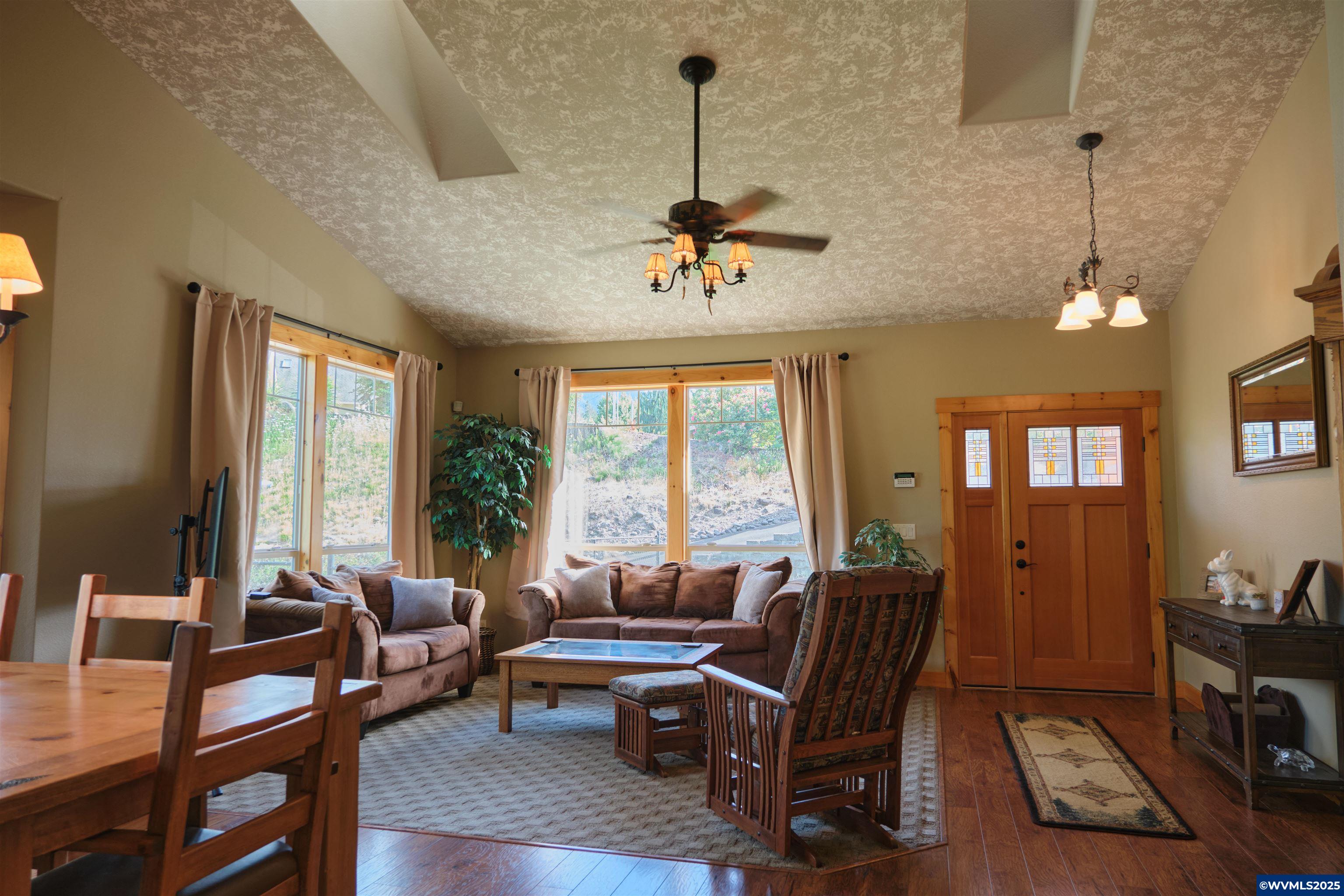 222 Southeast Whitten Road Mill City, OR 97360 - Photo 4 of 50