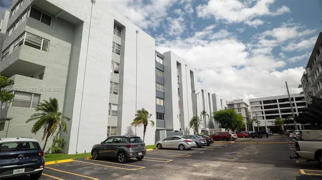 $2,450 | 750 Northwest 43rd Avenue, Unit 308, Miami, FL 33126