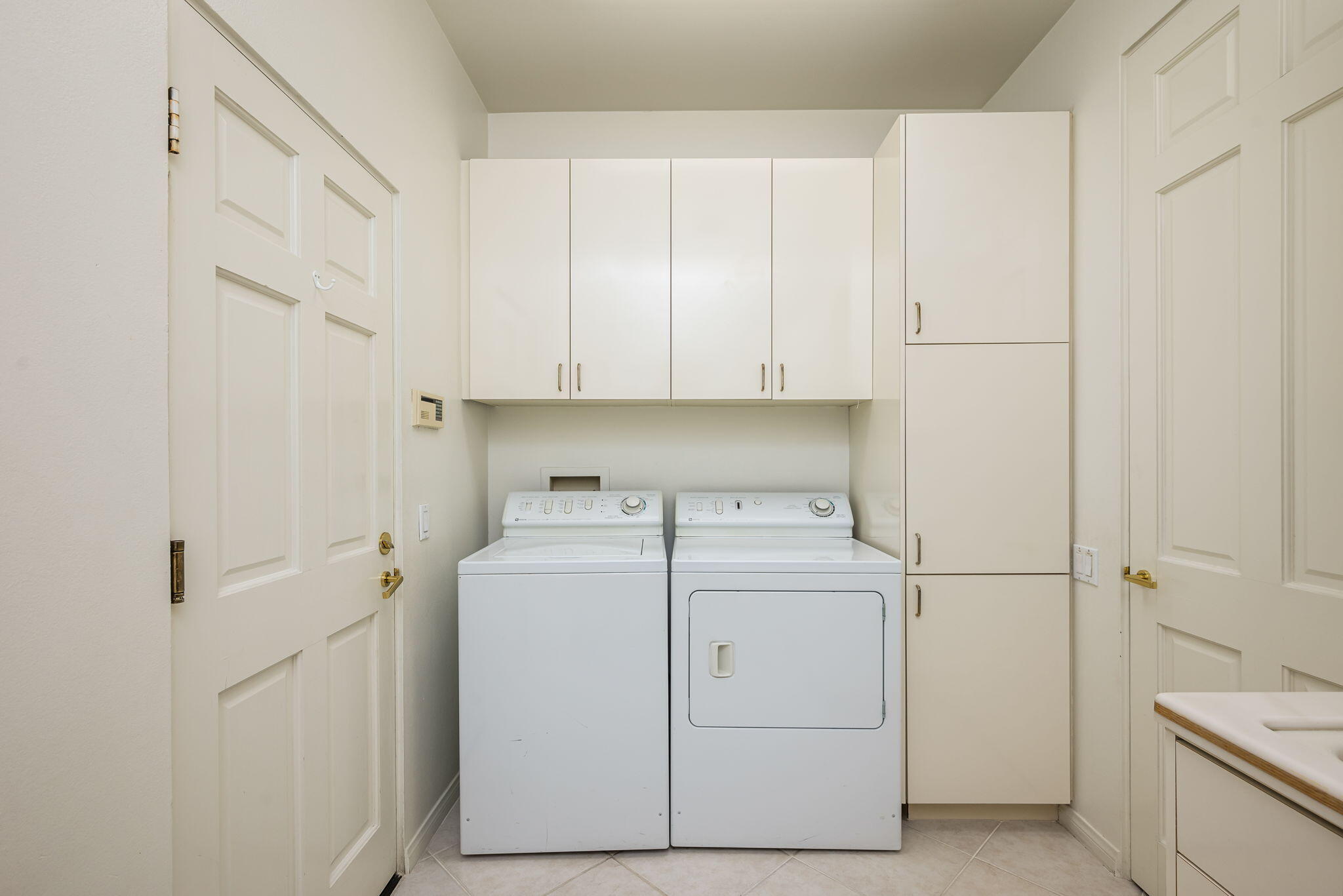 75395 Riviera Drive Indian Wells, CA 92210 - Photo 23 of 35 a utility room with dryer and washer