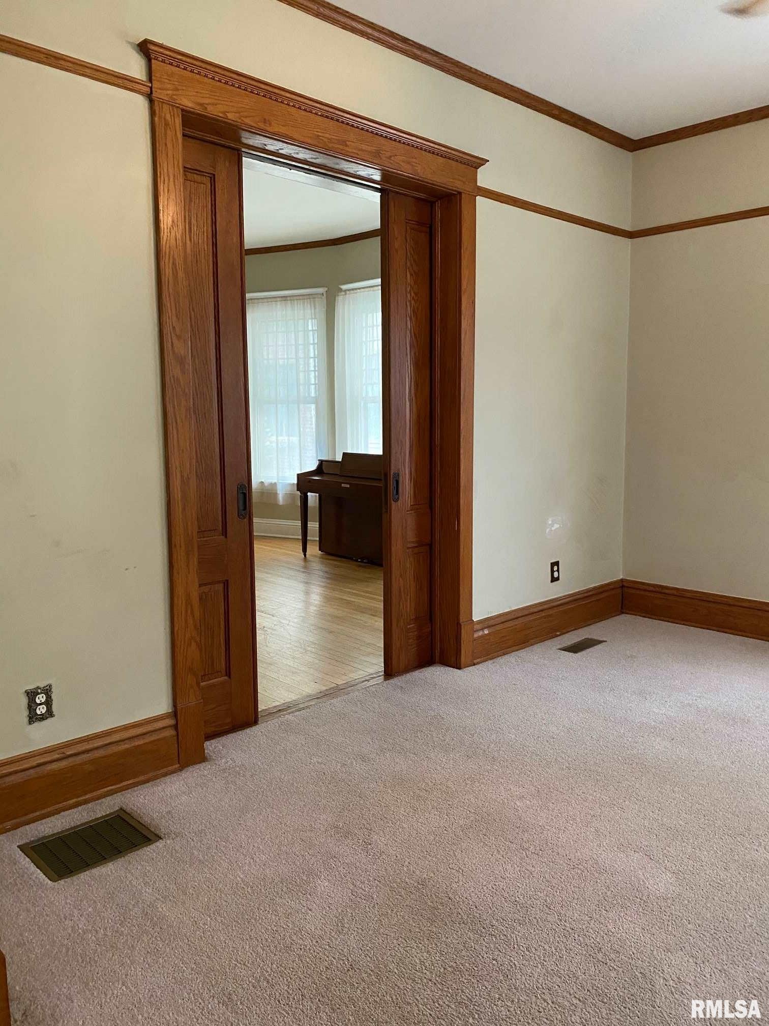 621 South Walnut Street Springfield, IL 62704 - Photo 6 of 19 Gallery Image 6