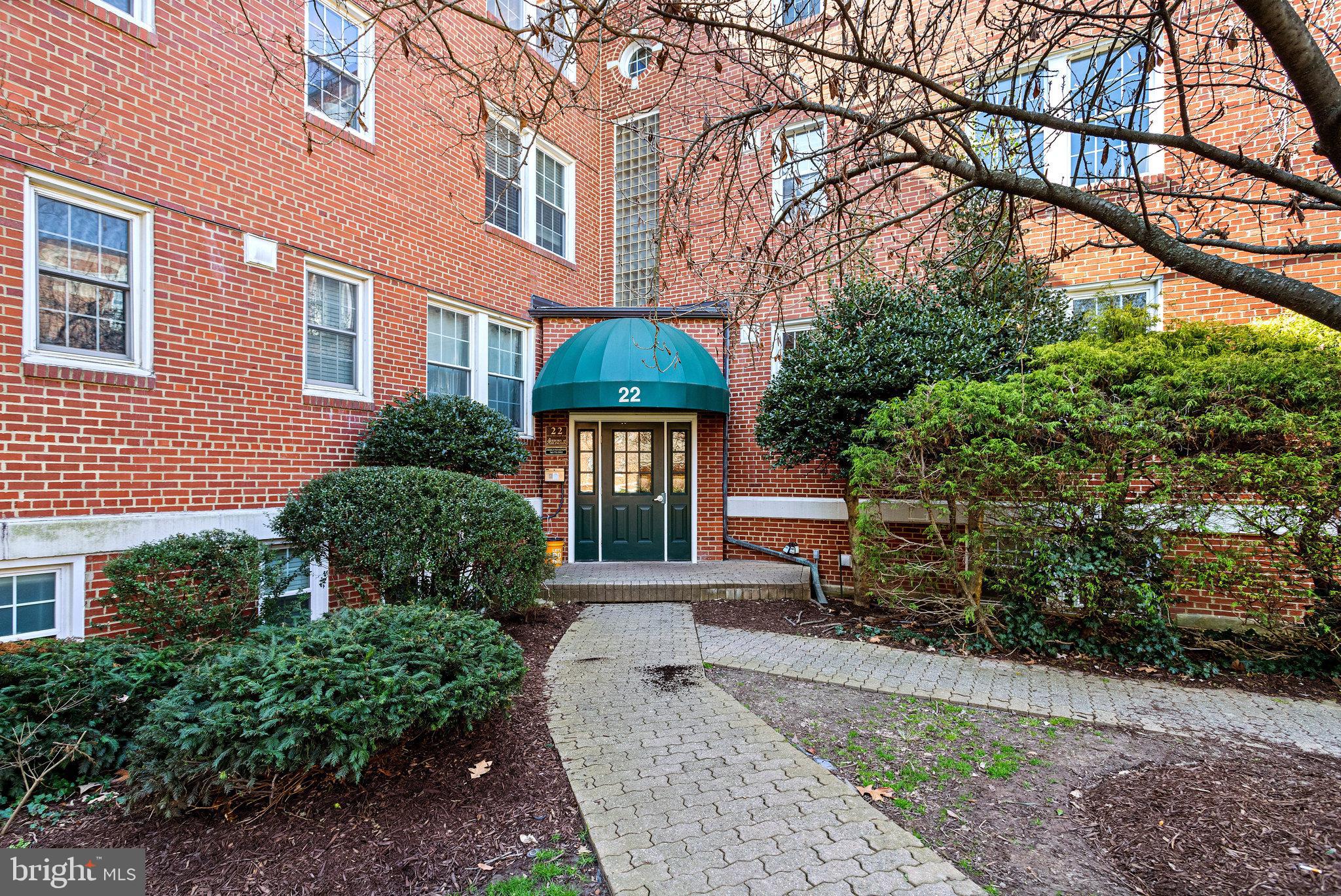 22 South Old Glebe Road, Unit 201D Arlington, VA 22204 - Photo 1 of 39 Welcome Home!