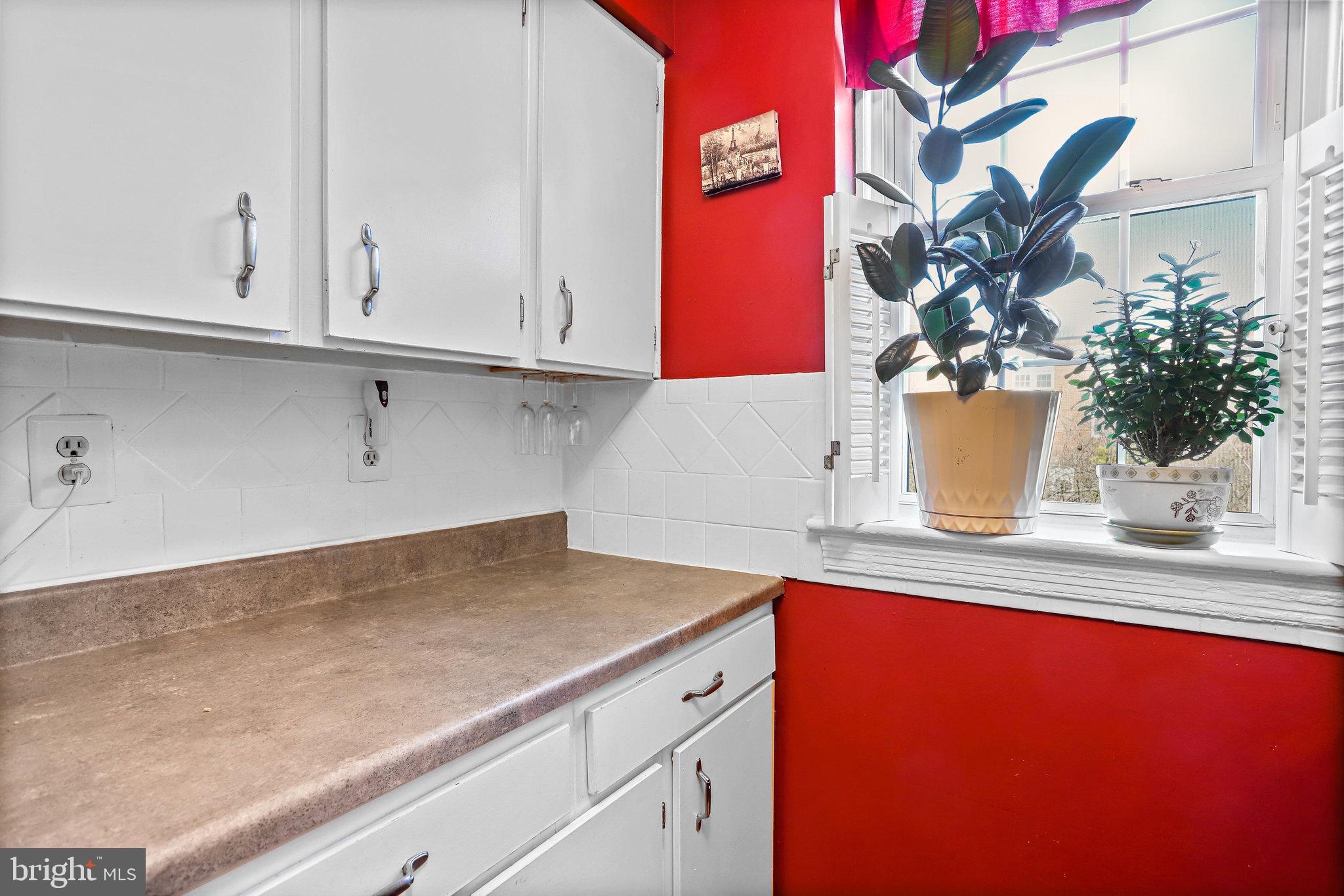 22 South Old Glebe Road, Unit 201D Arlington, VA 22204 - Photo 13 of 39 Kitchen