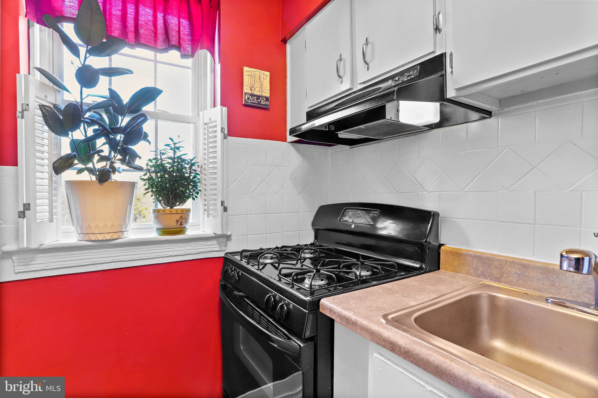 22 South Old Glebe Road, Unit 201D Arlington, VA 22204 - Photo 15 of 39 Kitchen