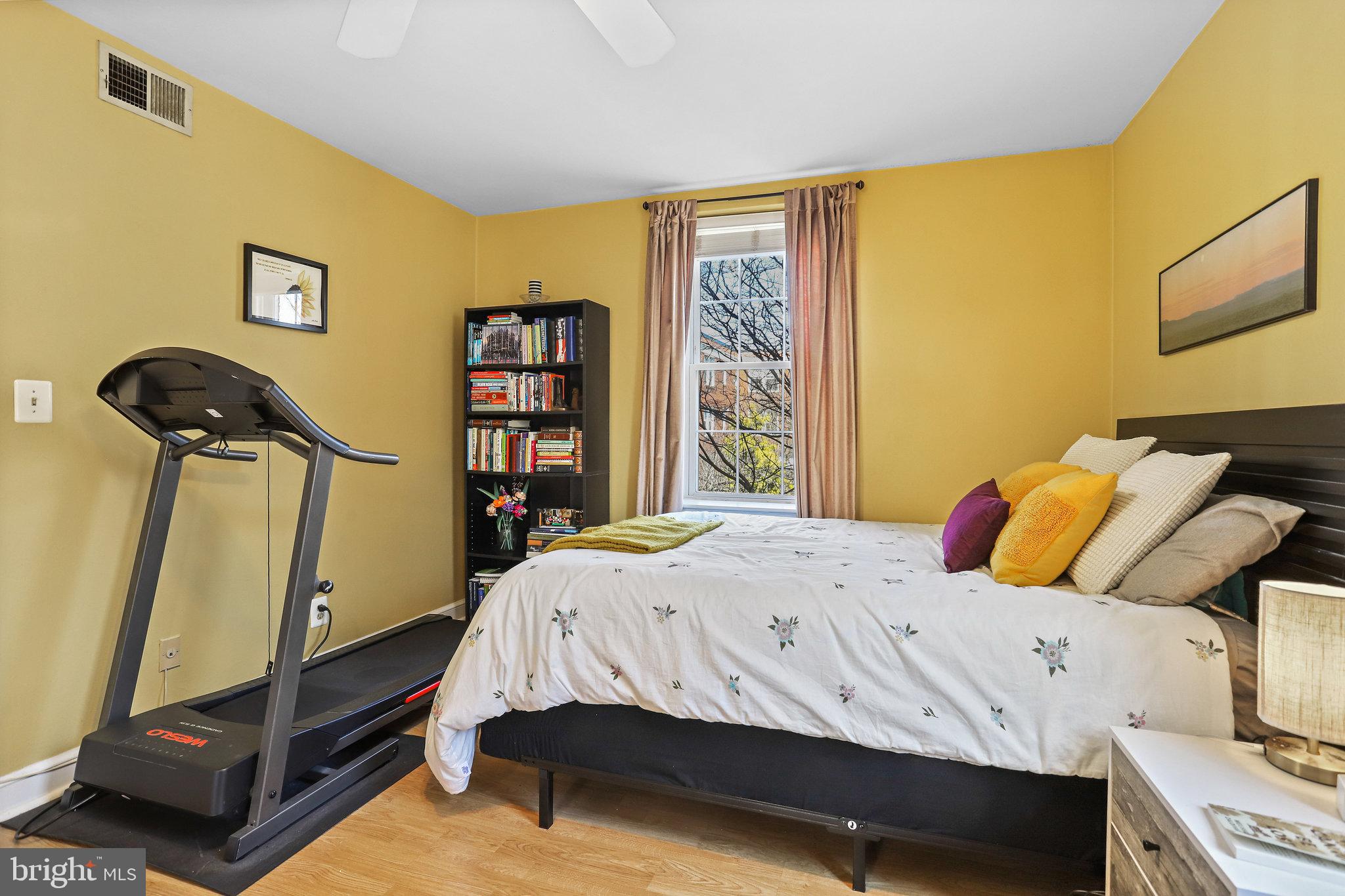 22 South Old Glebe Road, Unit 201D Arlington, VA 22204 - Photo 17 of 39 Bedroom