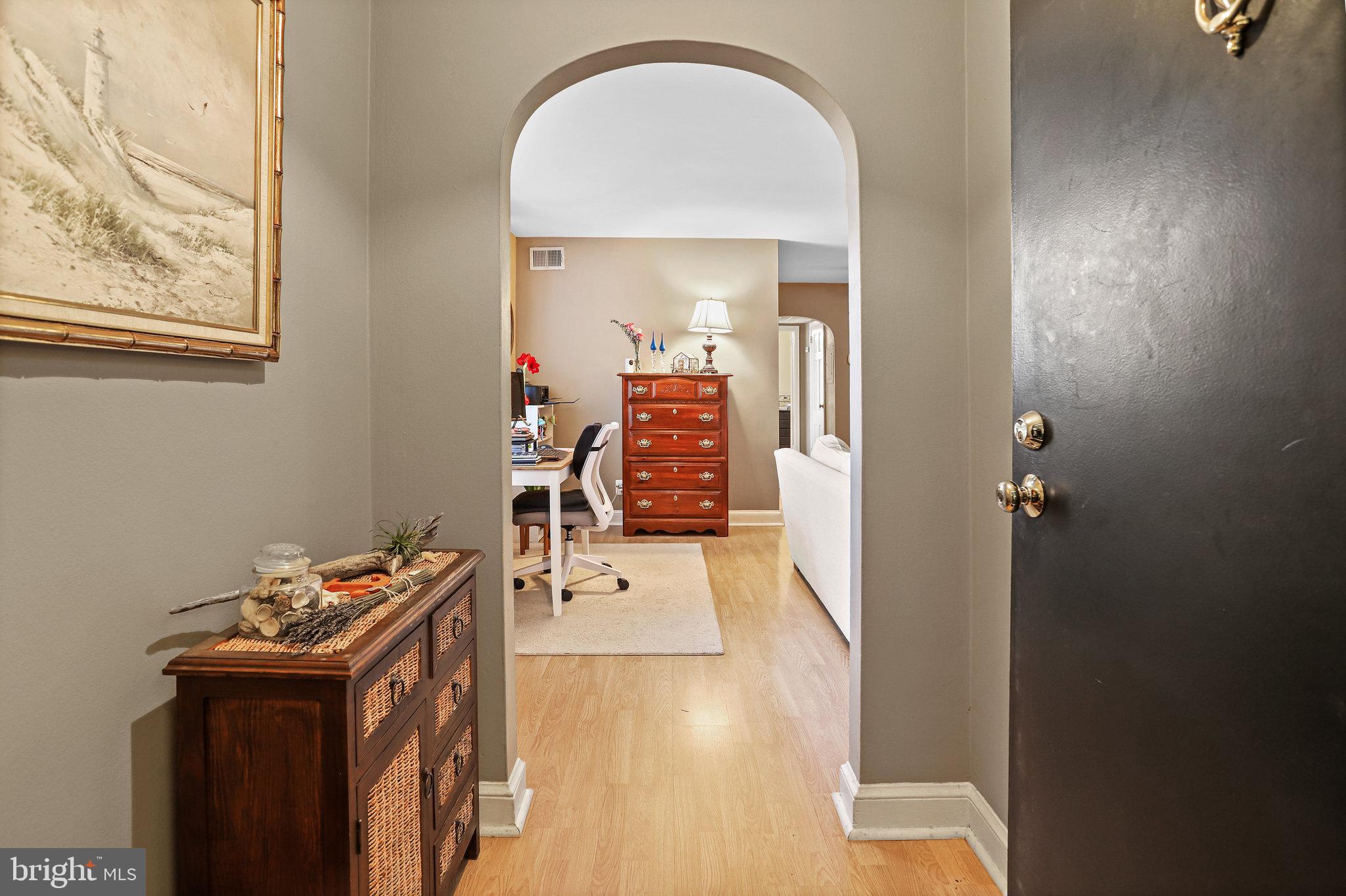 22 South Old Glebe Road, Unit 201D Arlington, VA 22204 - Photo 2 of 39 Foyer
