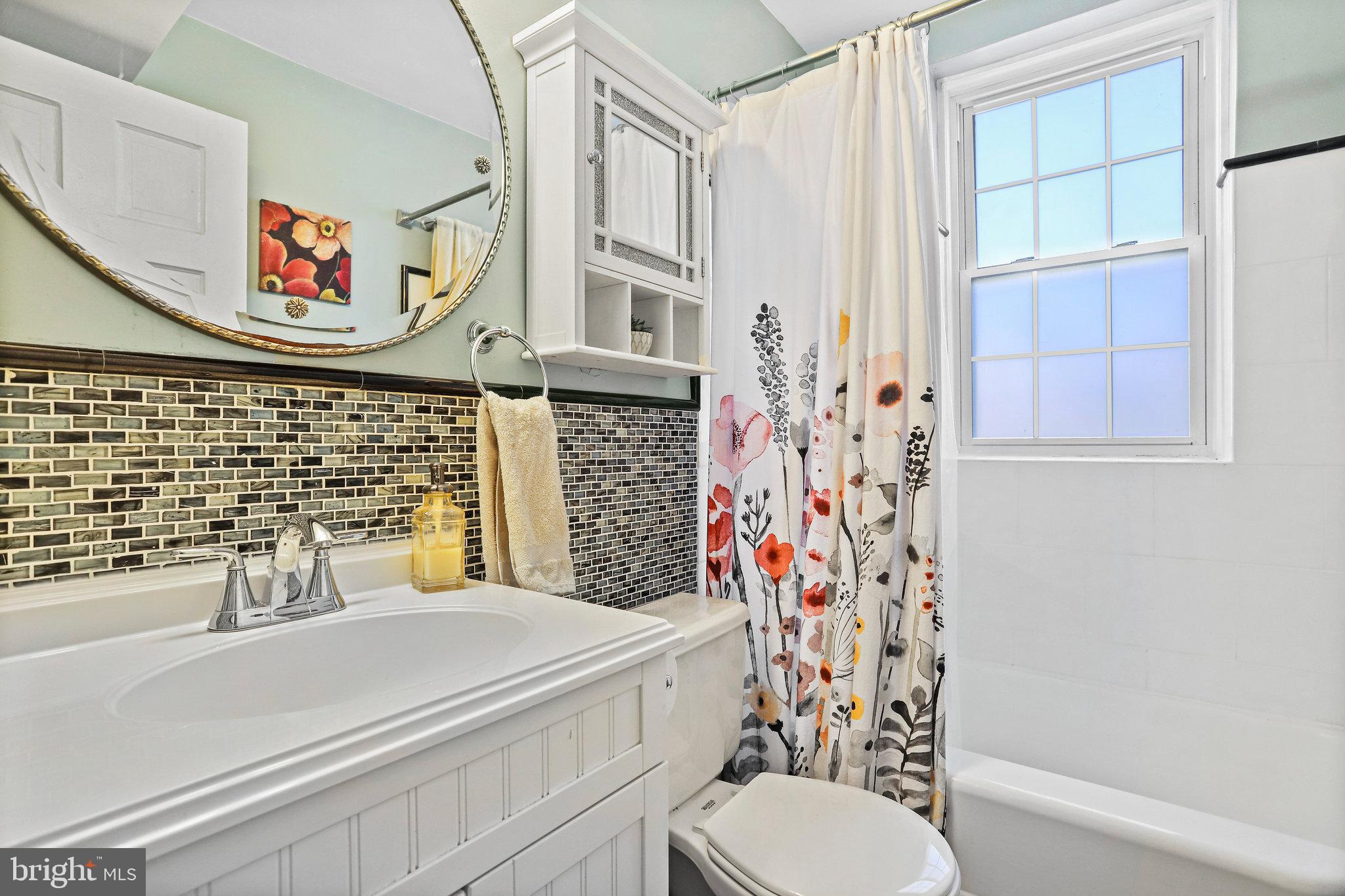 22 South Old Glebe Road, Unit 201D Arlington, VA 22204 - Photo 21 of 39 Bathroom