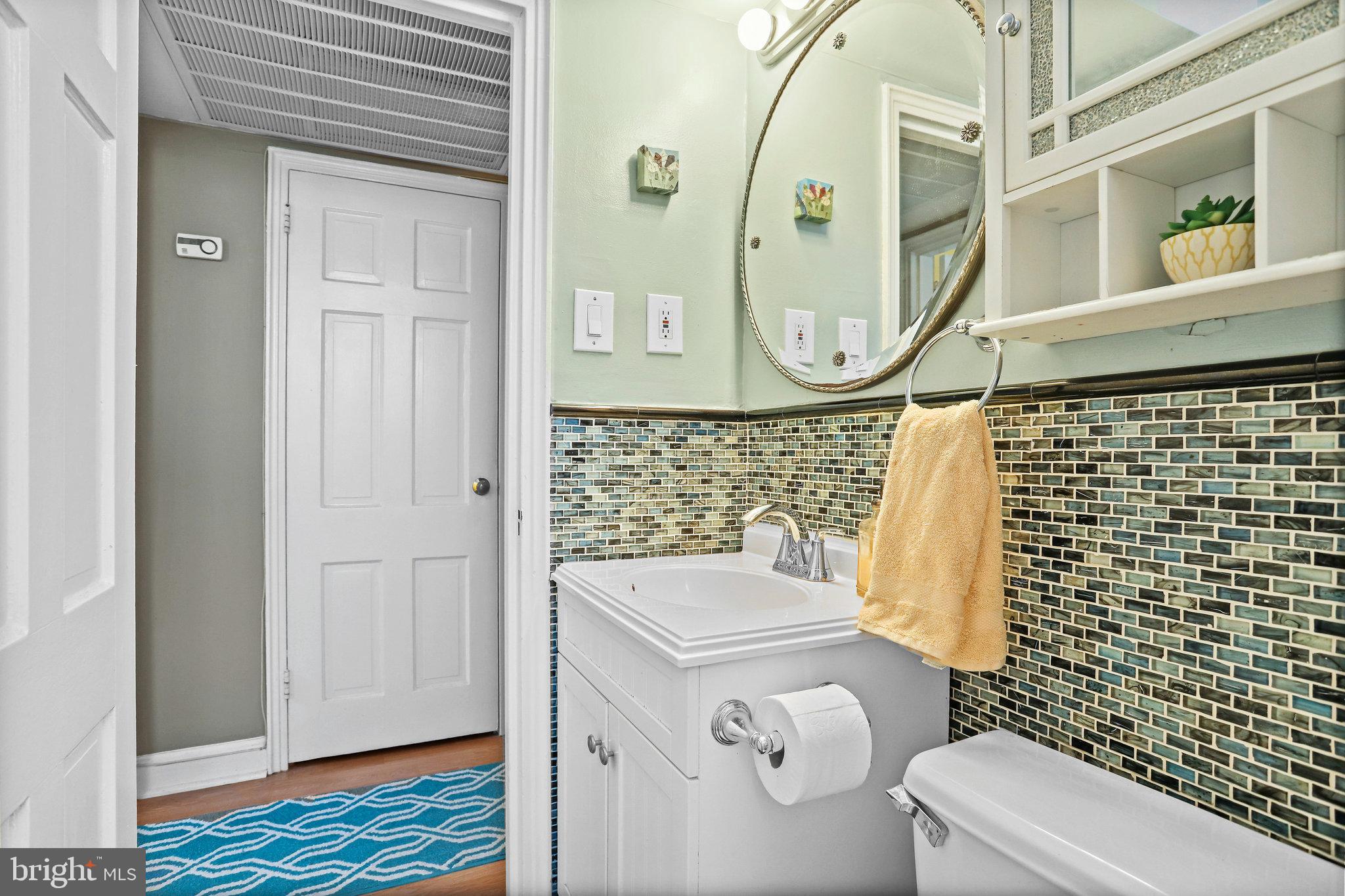 22 South Old Glebe Road, Unit 201D Arlington, VA 22204 - Photo 22 of 39 Bathroom