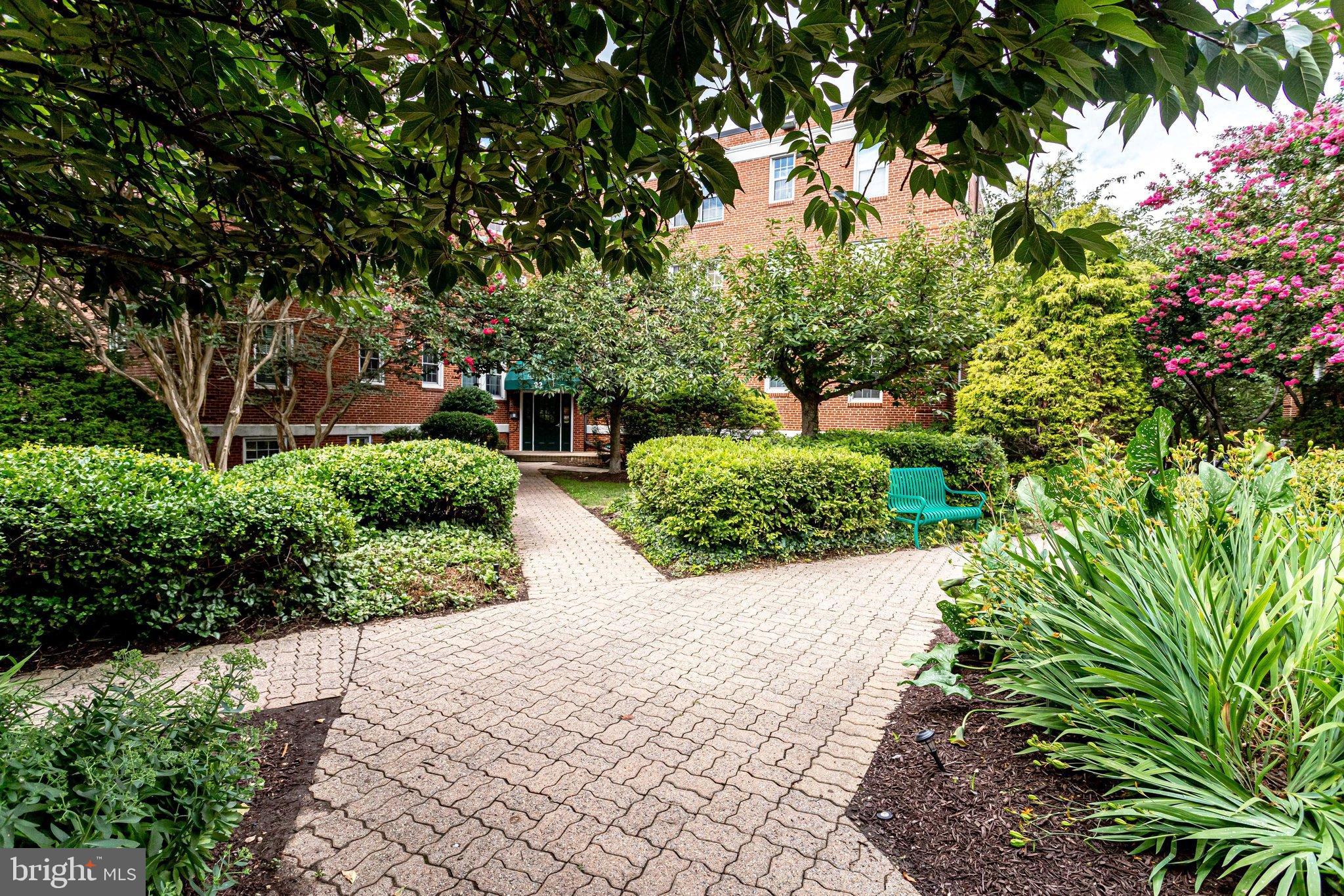 22 South Old Glebe Road, Unit 201D Arlington, VA 22204 - Photo 29 of 39 Common Grounds