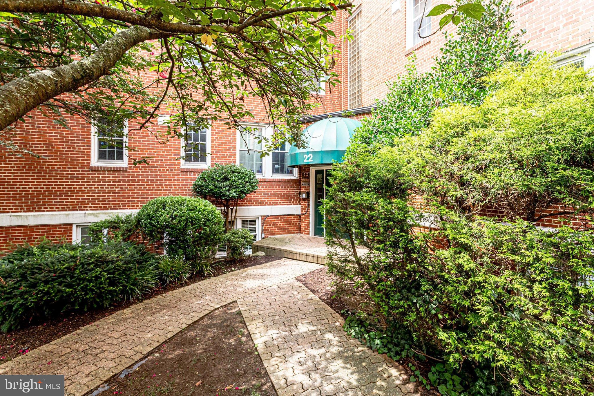 22 South Old Glebe Road, Unit 201D Arlington, VA 22204 - Photo 30 of 39 Common Grounds