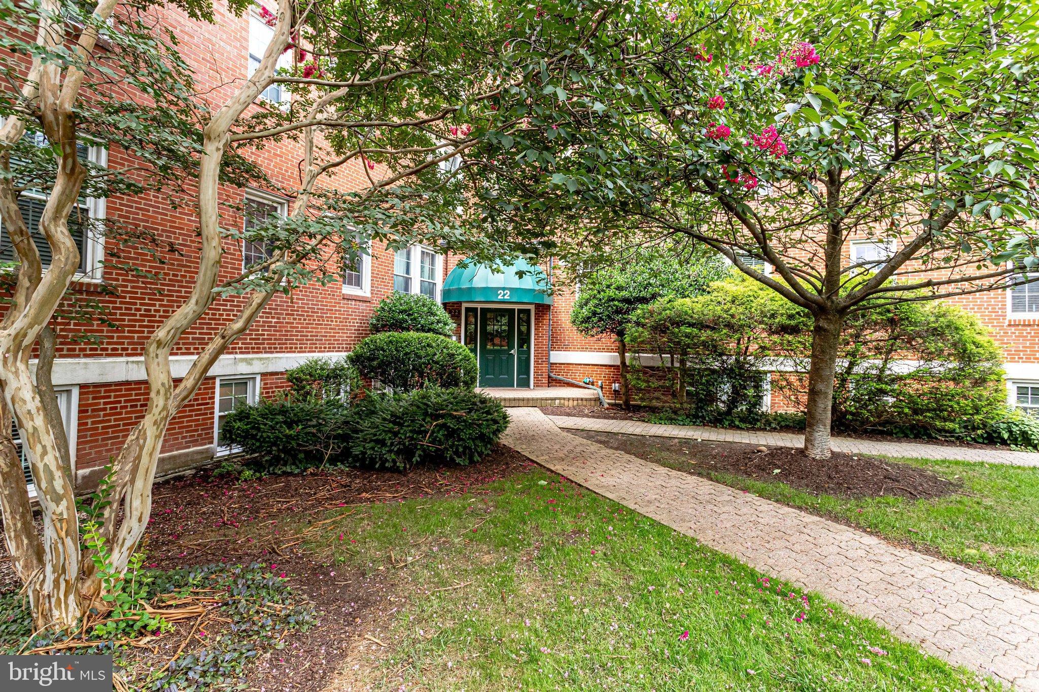 22 South Old Glebe Road, Unit 201D Arlington, VA 22204 - Photo 31 of 39 Condo Exterior