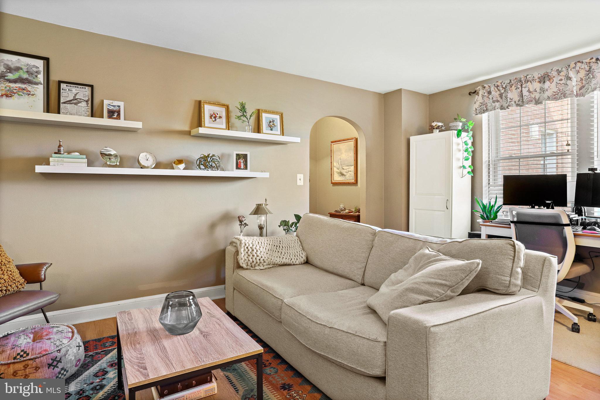 22 South Old Glebe Road, Unit 201D Arlington, VA 22204 - Photo 6 of 39 Living Room