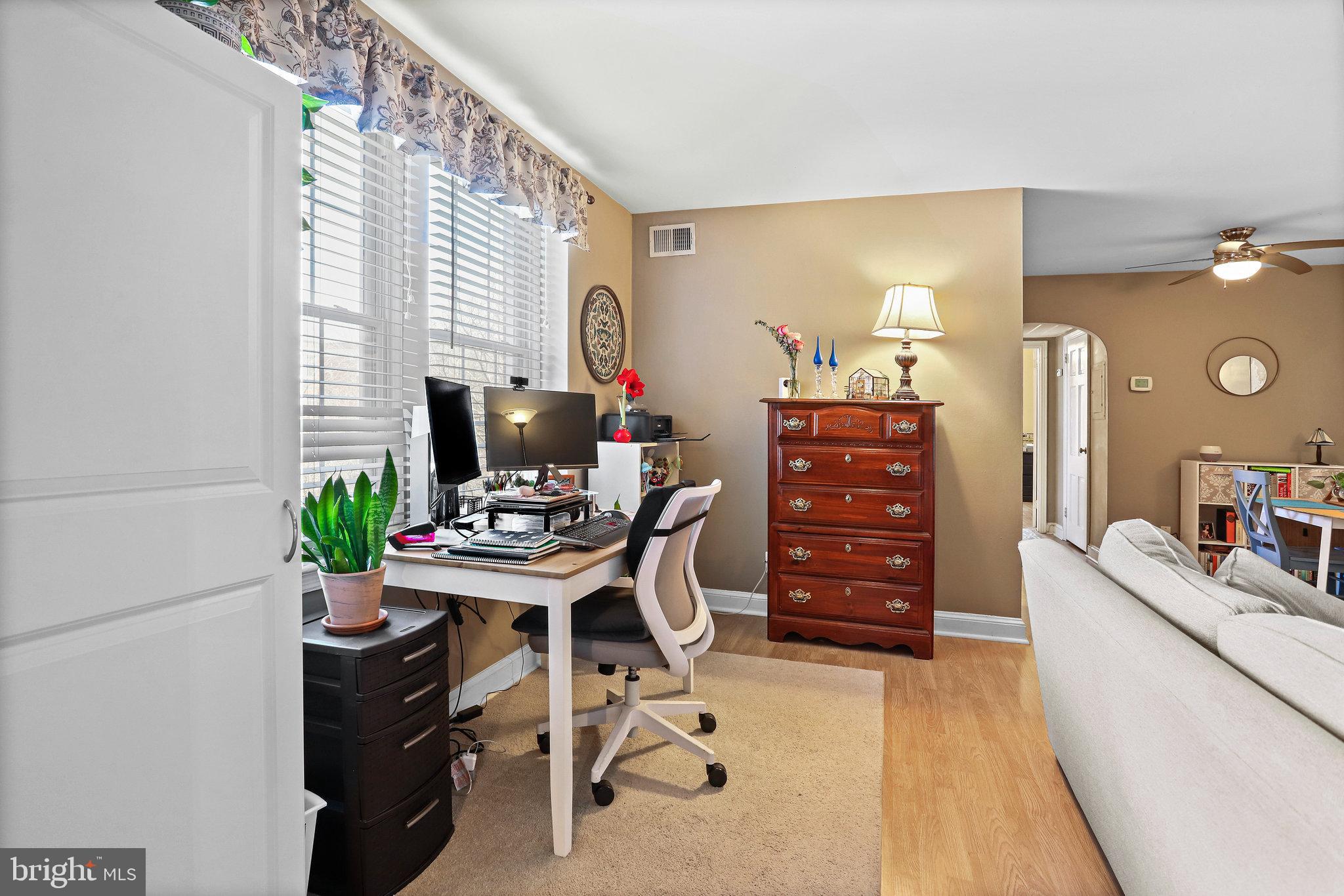 22 South Old Glebe Road, Unit 201D Arlington, VA 22204 - Photo 8 of 39 Living Room