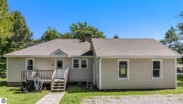 $289,000 | 4472 West Higgins Lake Drive, Roscommon, MI 48653