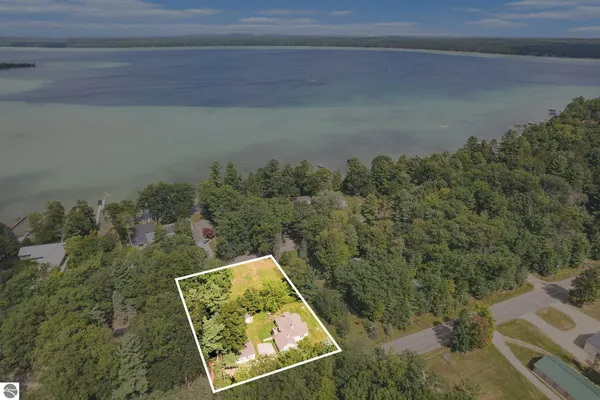 $289,000 | 4472 West Higgins Lake Drive, Roscommon, MI 48653