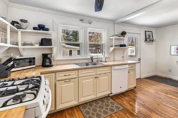 $289,000 | 4472 West Higgins Lake Drive, Roscommon, MI 48653