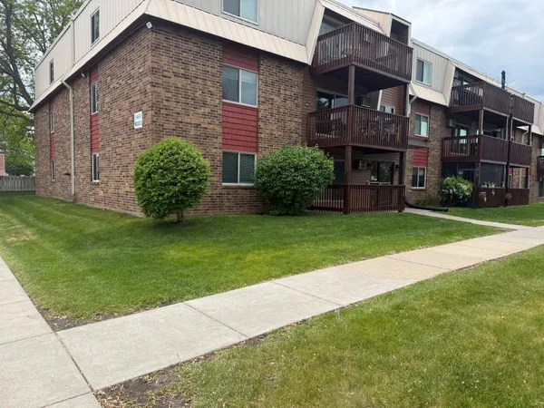 $164,900 | 14630 Garrett Avenue, Unit 401, Apple Valley, MN 55124