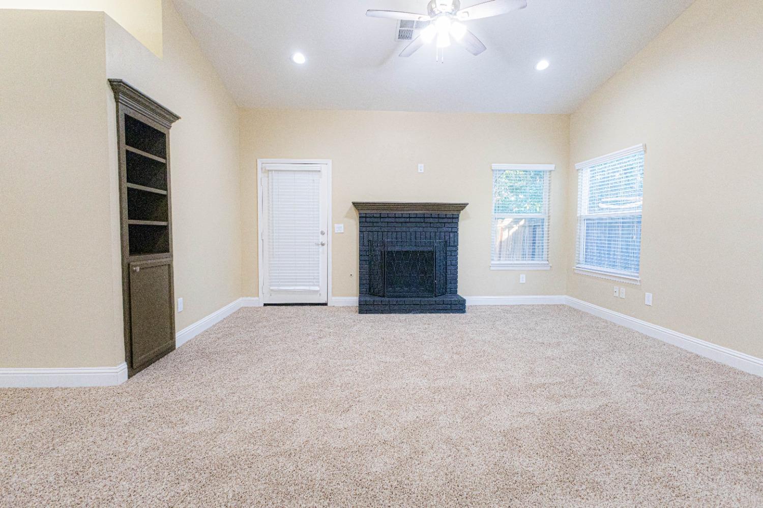 396 West Sycamore Avenue Reedley, CA 93654 - Photo 3 of 19 Gallery Image 3