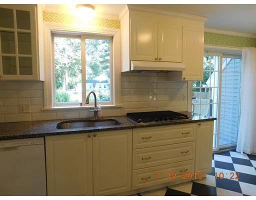 669 Allen Street Springfield, MA 01118 - Photo 13 of 35