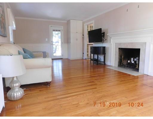 669 Allen Street Springfield, MA 01118 - Photo 7 of 35