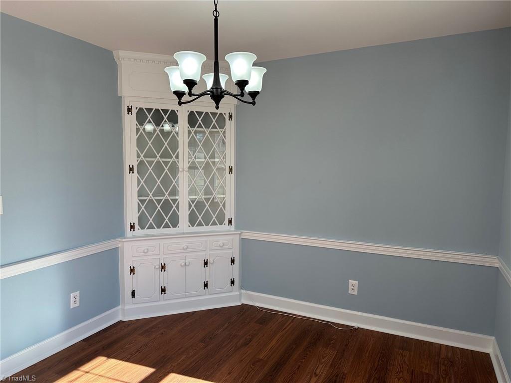 154 East Manor Ridge Road Elkin, NC 28621 - Photo 7 of 34 Dining
