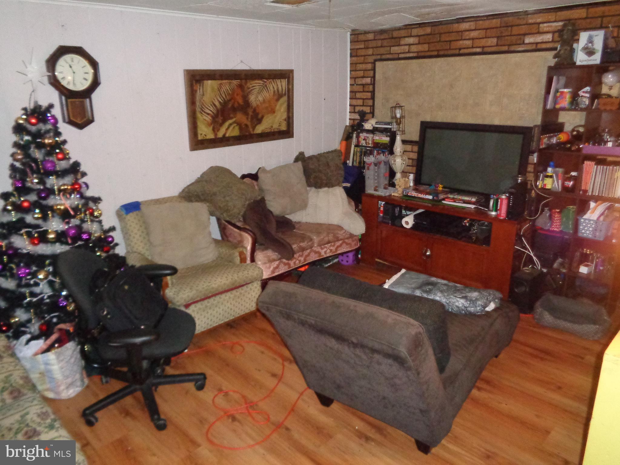 2611 Rittenhouse Avenue Baltimore, MD 21230 - Photo 2 of 8 Living Room