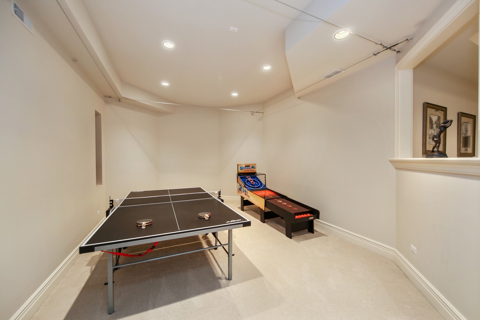 909 Cleveland Road Hinsdale, IL 60521 - Photo 22 of 30 a room with gym equipment