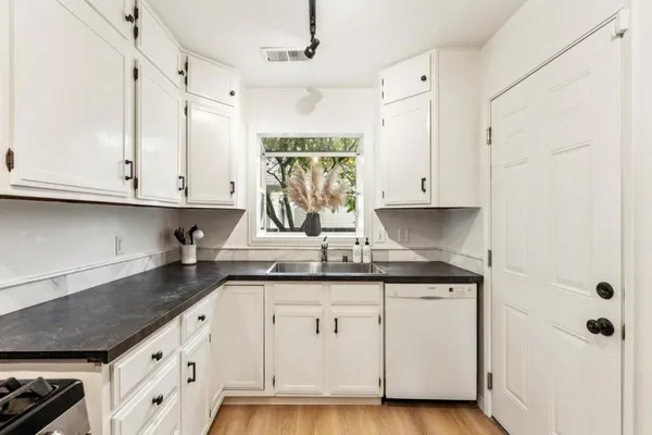 $1,199,000 | 499 Sonora Avenue, El Granada, CA 94019