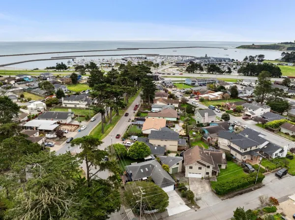 $1,199,000 | 499 Sonora Avenue, El Granada, CA 94019
